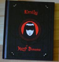 Emily. Tajna Księga Dziwów