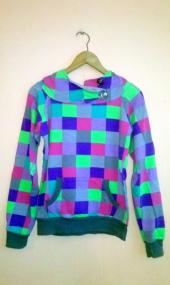Bluza w kolorową kratkę kangurek